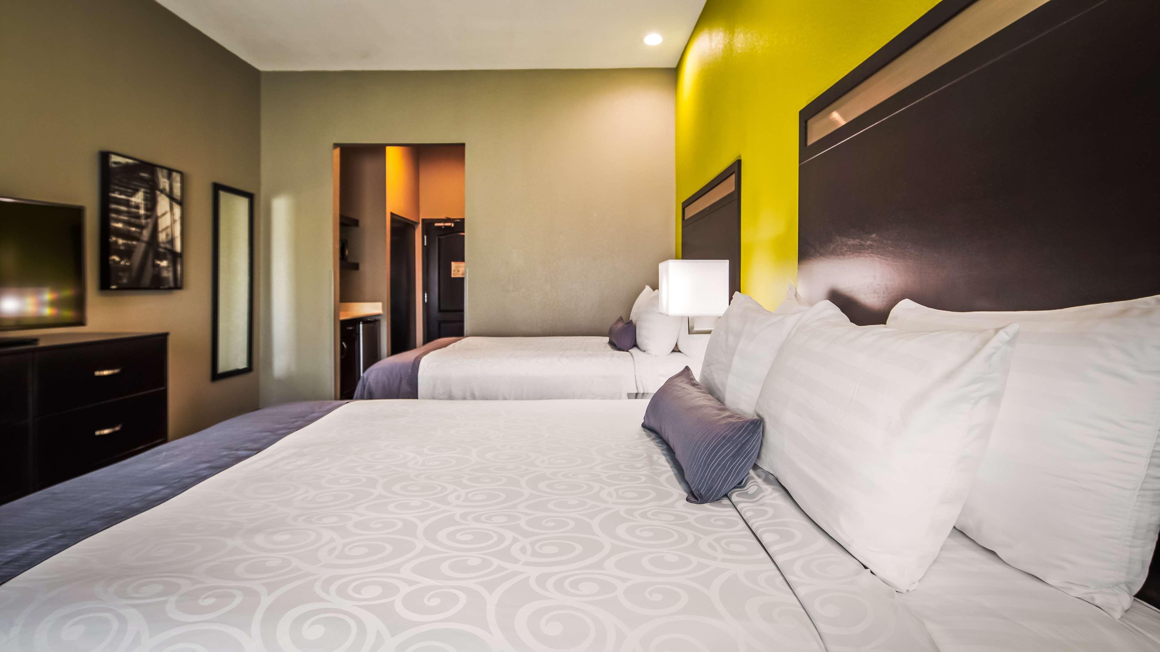 Best Western Plus Bay City Inn & Suites Экстерьер фото