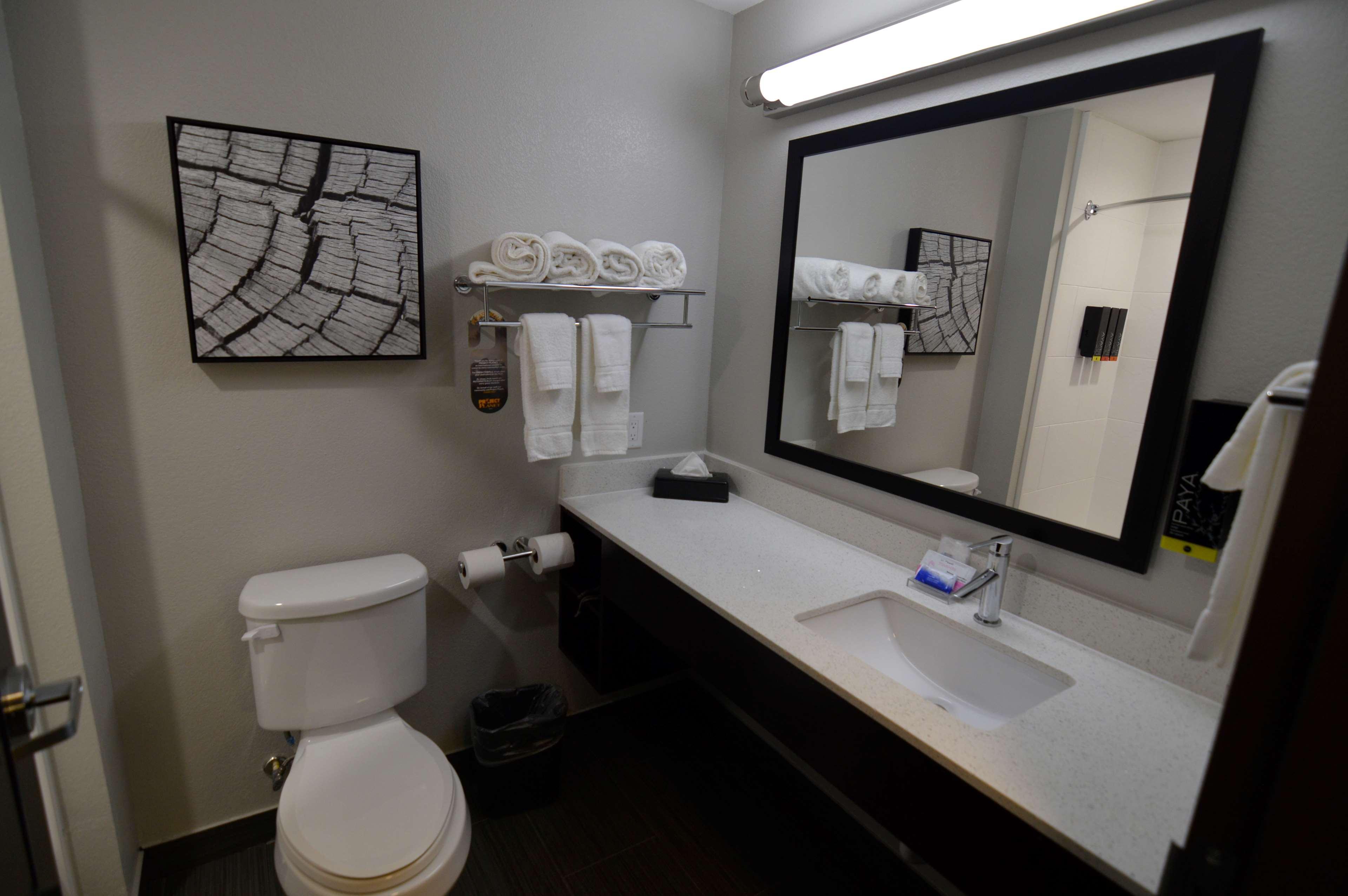 Best Western Plus Bay City Inn & Suites Экстерьер фото