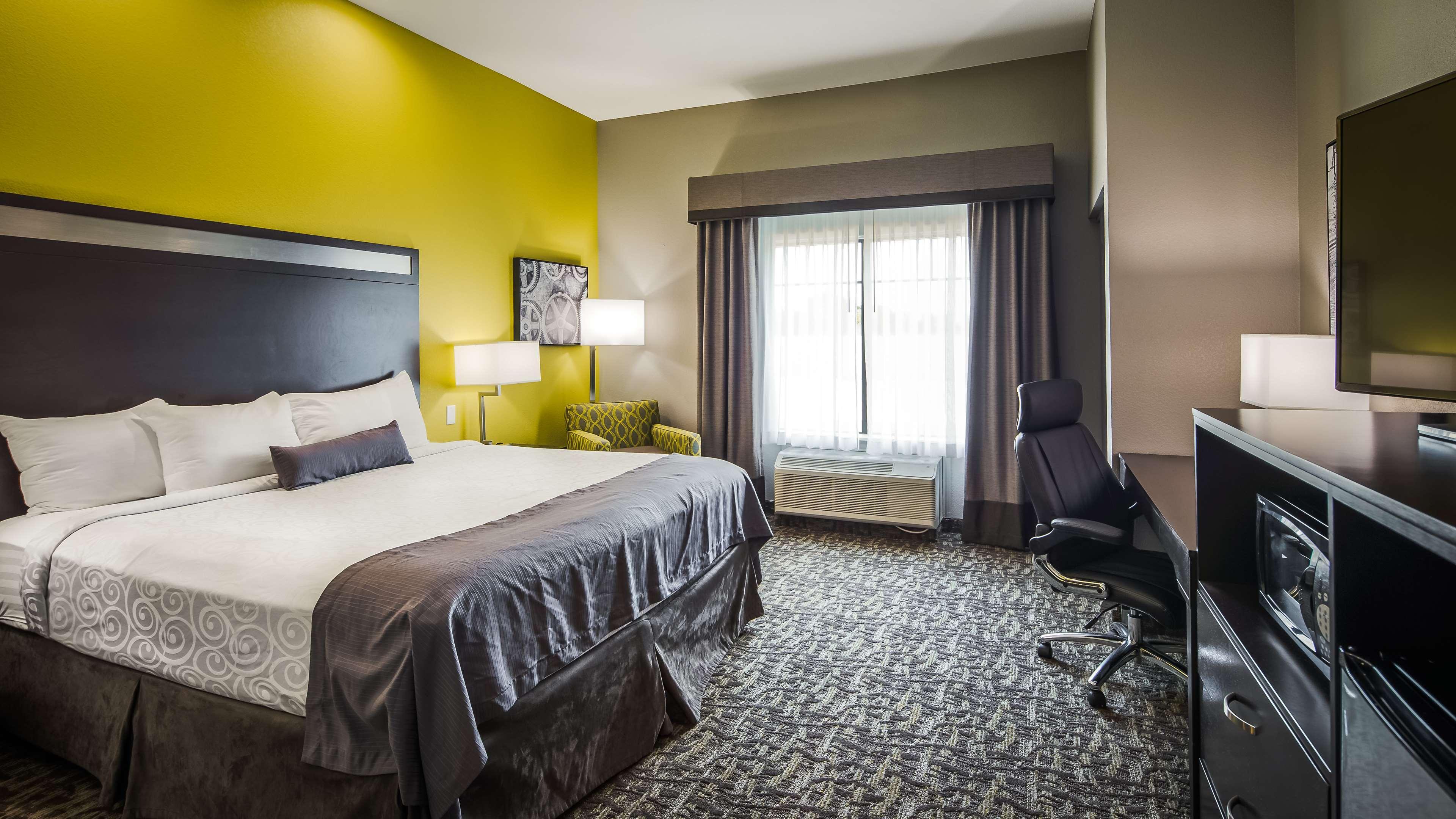 Best Western Plus Bay City Inn & Suites Экстерьер фото