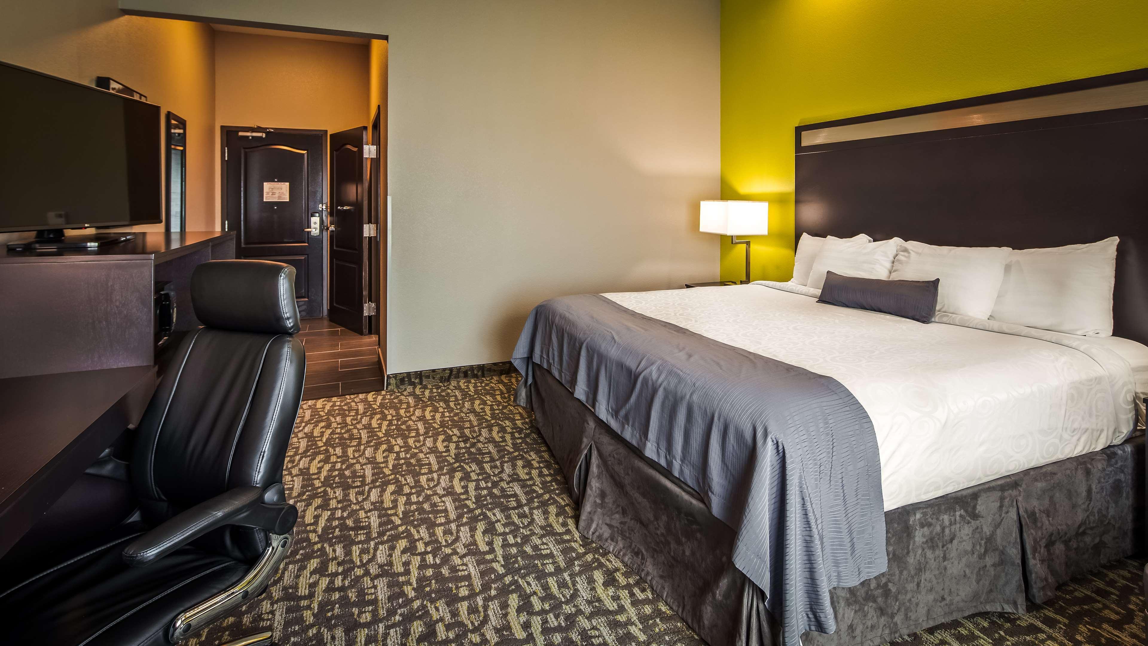 Best Western Plus Bay City Inn & Suites Экстерьер фото