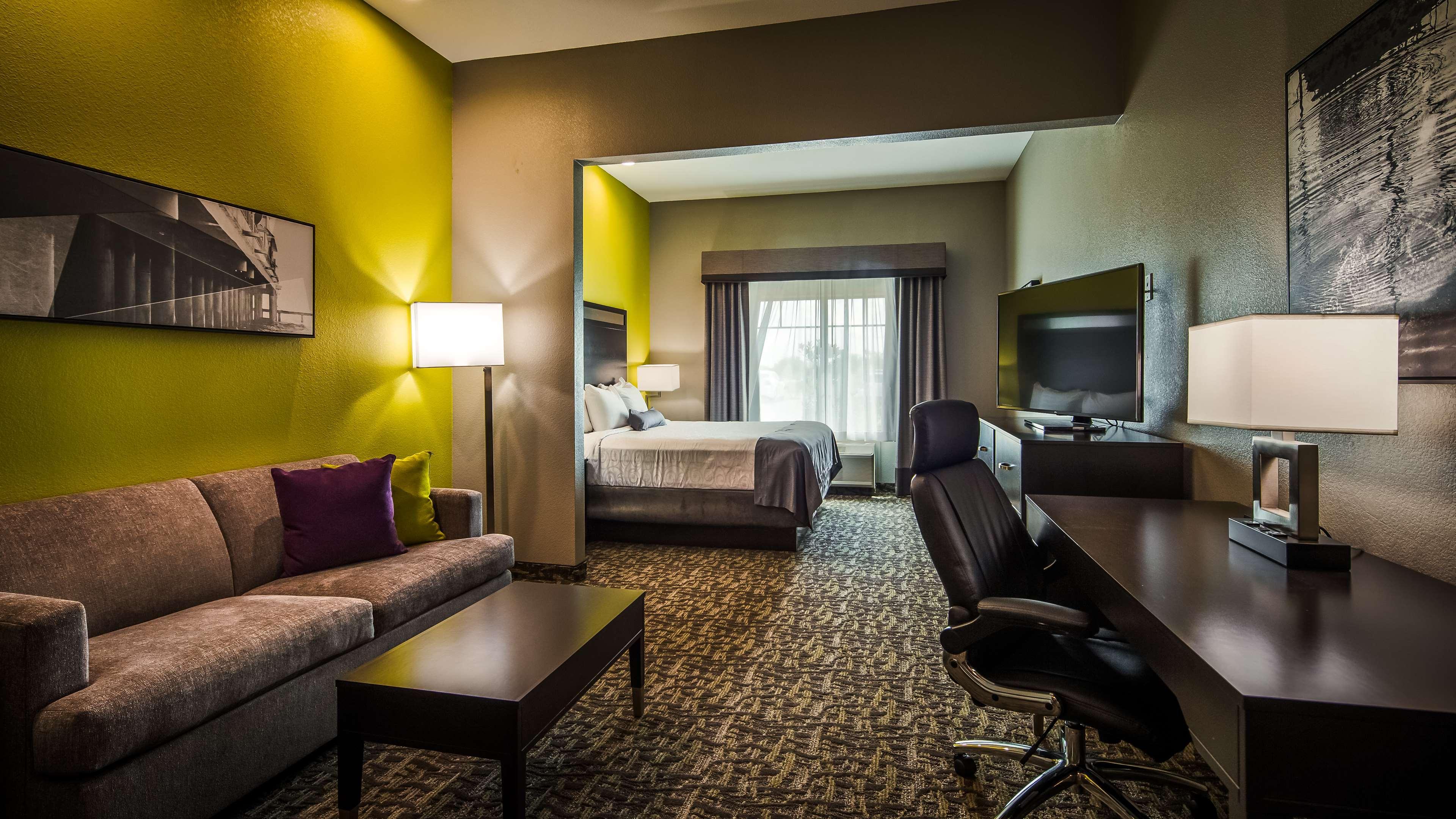 Best Western Plus Bay City Inn & Suites Экстерьер фото