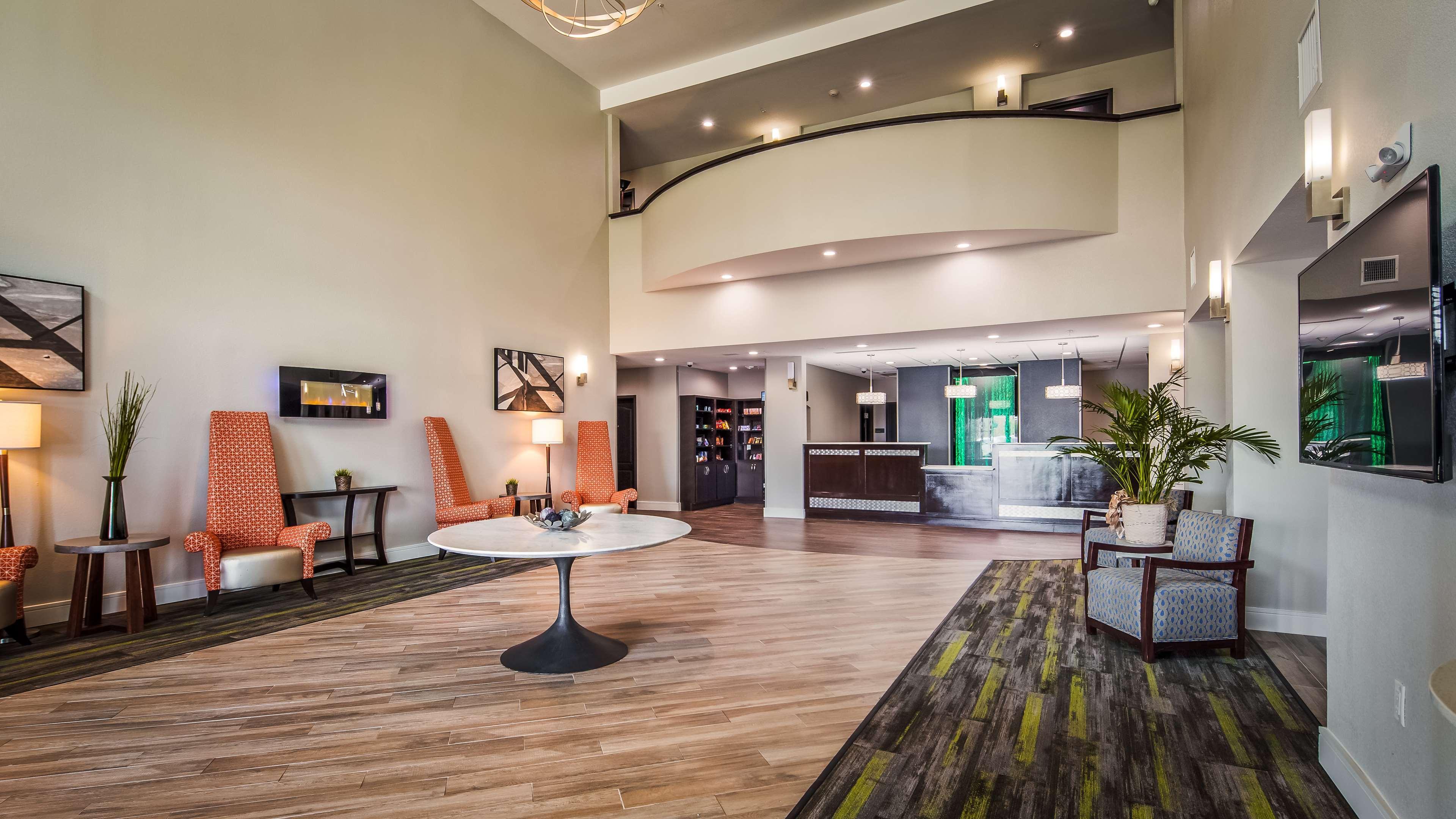 Best Western Plus Bay City Inn & Suites Экстерьер фото