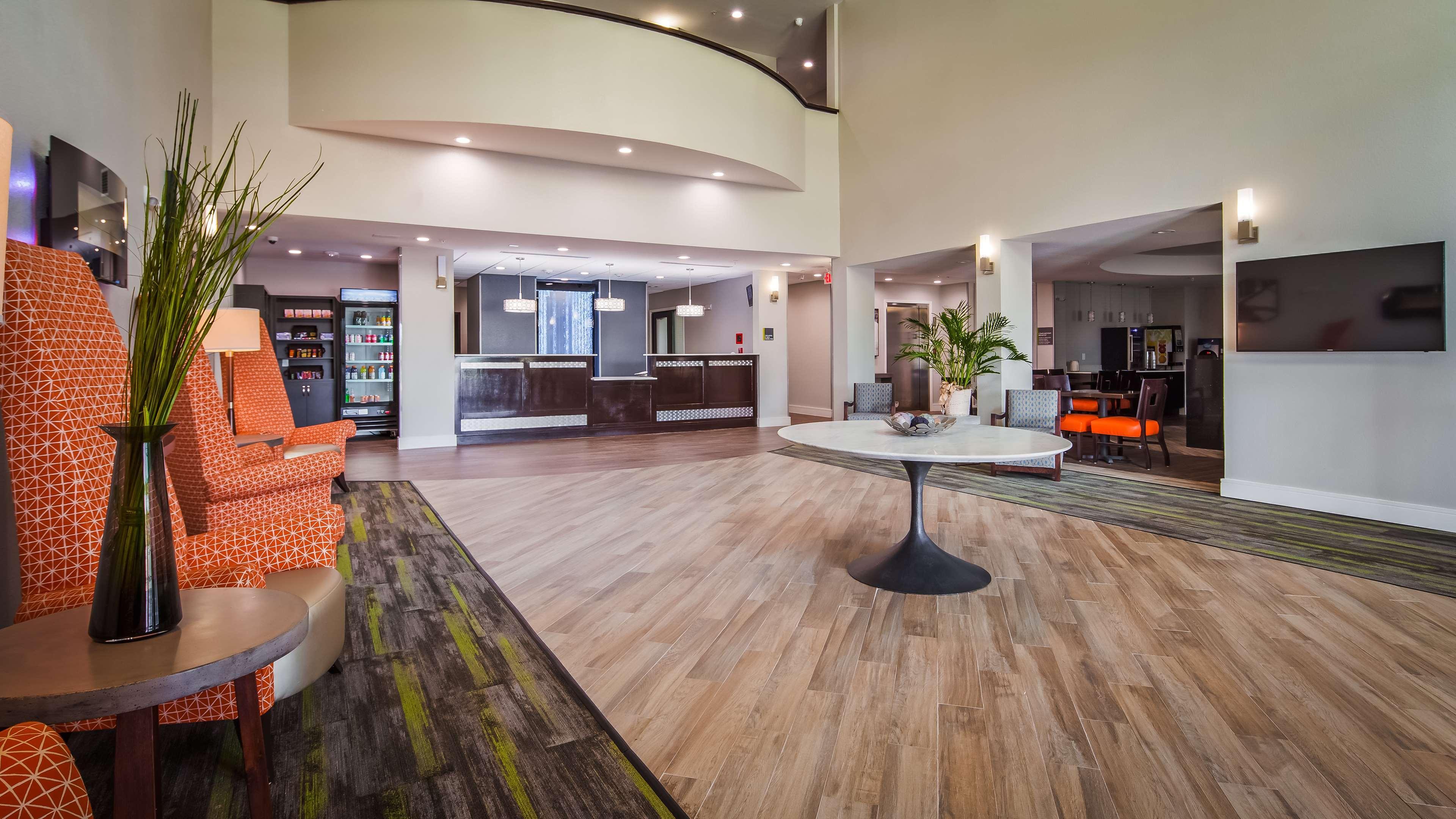 Best Western Plus Bay City Inn & Suites Экстерьер фото