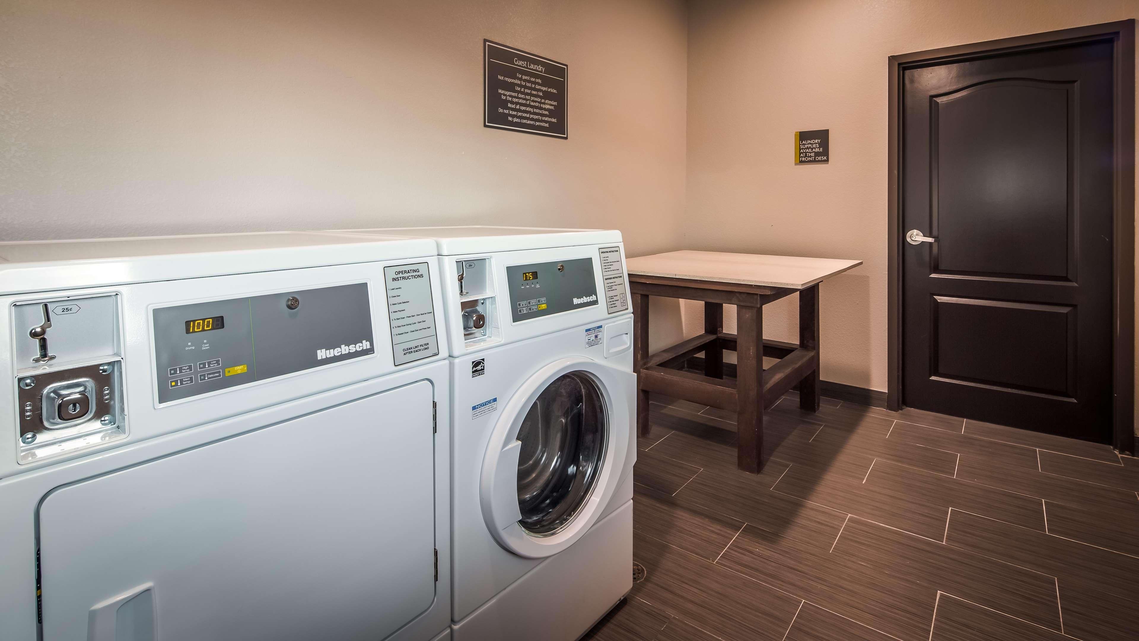 Best Western Plus Bay City Inn & Suites Экстерьер фото