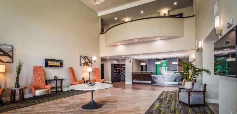 Best Western Plus Bay City Inn & Suites Экстерьер фото