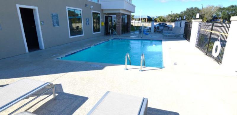 Best Western Plus Bay City Inn & Suites Экстерьер фото