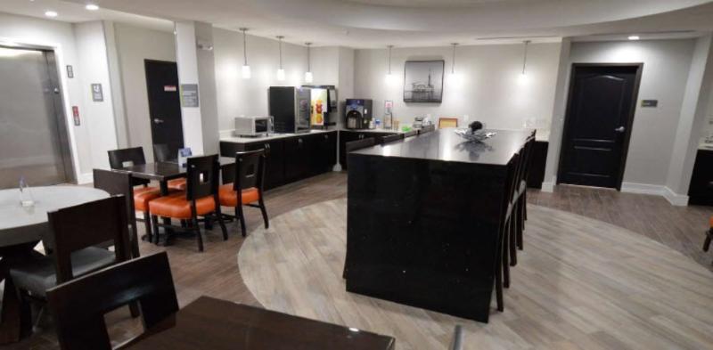 Best Western Plus Bay City Inn & Suites Экстерьер фото