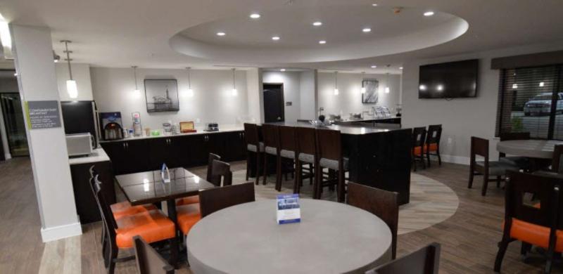 Best Western Plus Bay City Inn & Suites Экстерьер фото