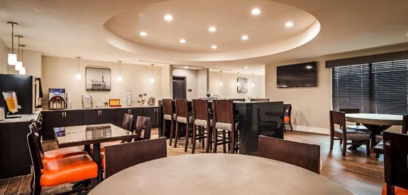Best Western Plus Bay City Inn & Suites Экстерьер фото